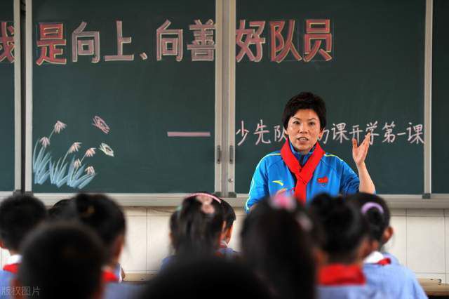 听到这三个字，费建中整个人错愕数秒，试探性的问：这是个什么东西？药吗？对。